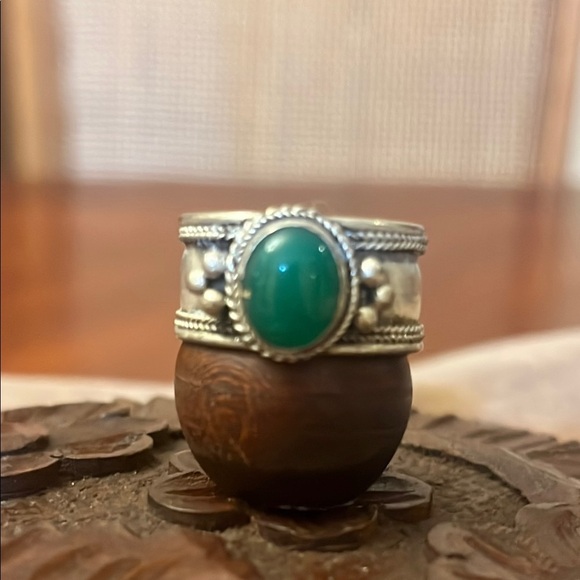 Boho Silver Tone Green Stone Ring - Picture 1 of 4